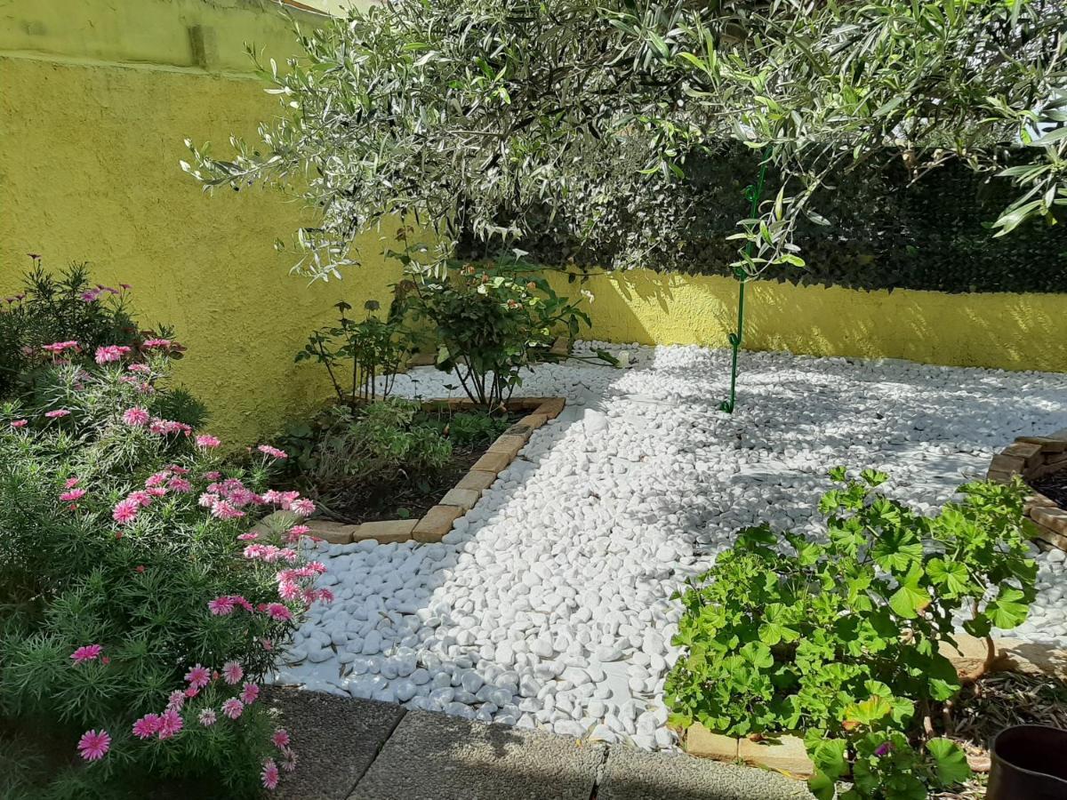 Artistika Golden Apartment กาปิตานา ภายนอก รูปภาพ